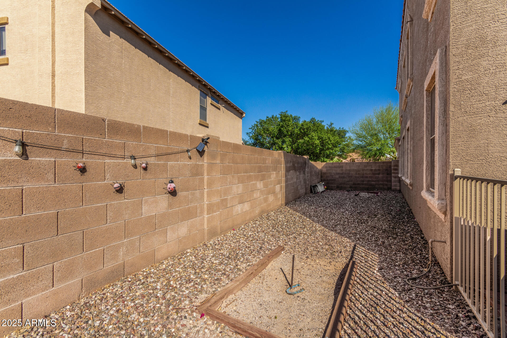 654 E TAYLOR Trail