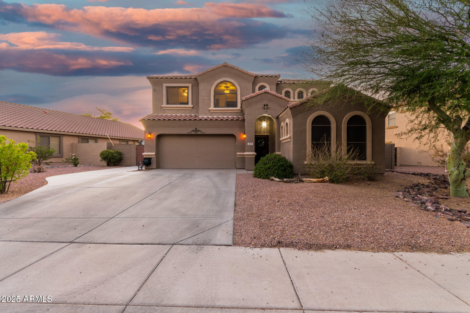 654 E TAYLOR Trail