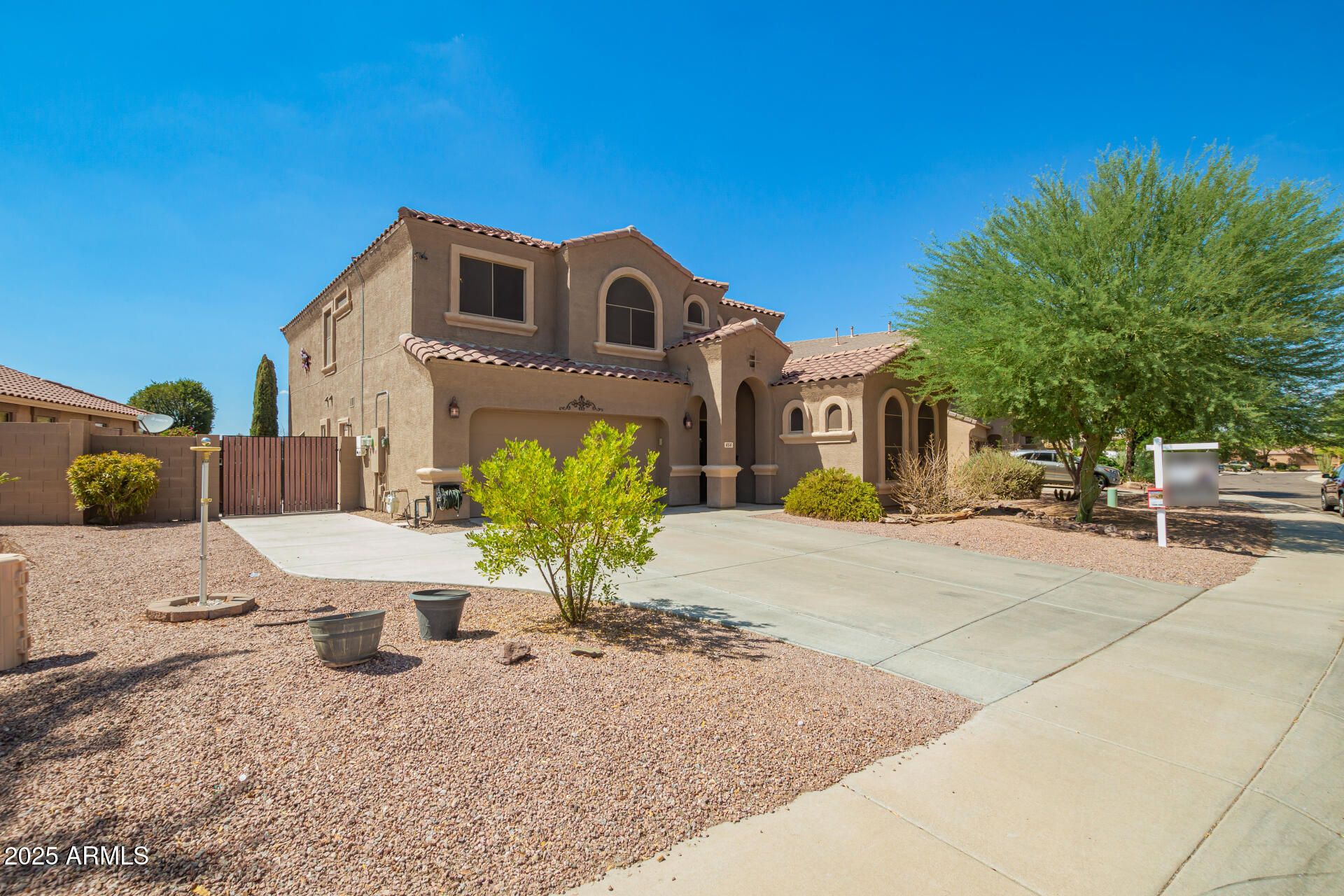 654 E TAYLOR Trail