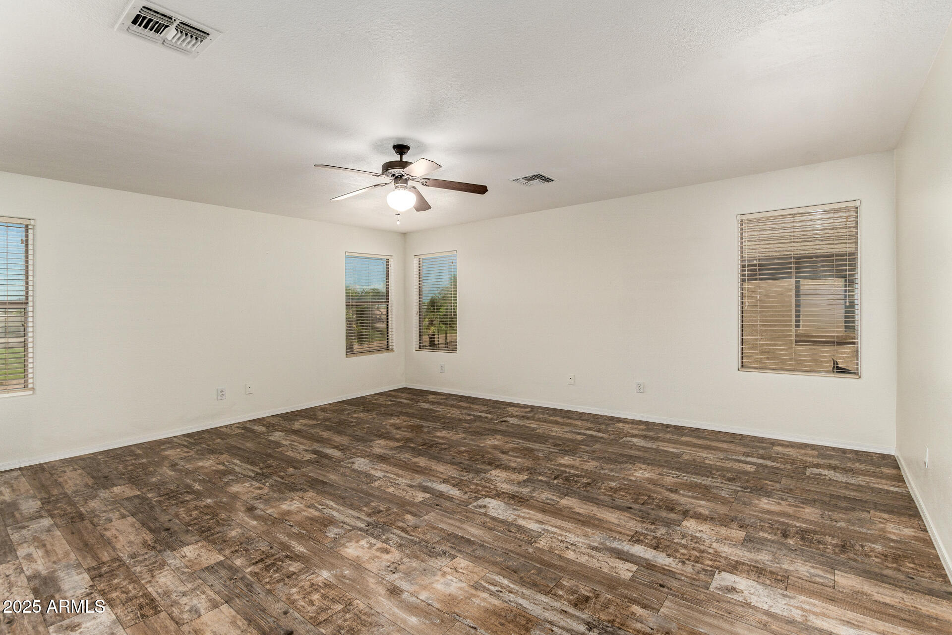 654 E TAYLOR Trail