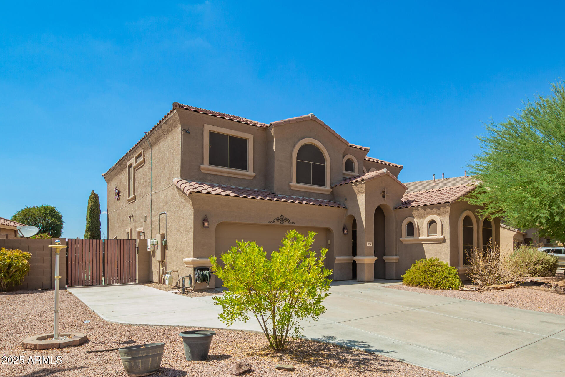 654 E TAYLOR Trail