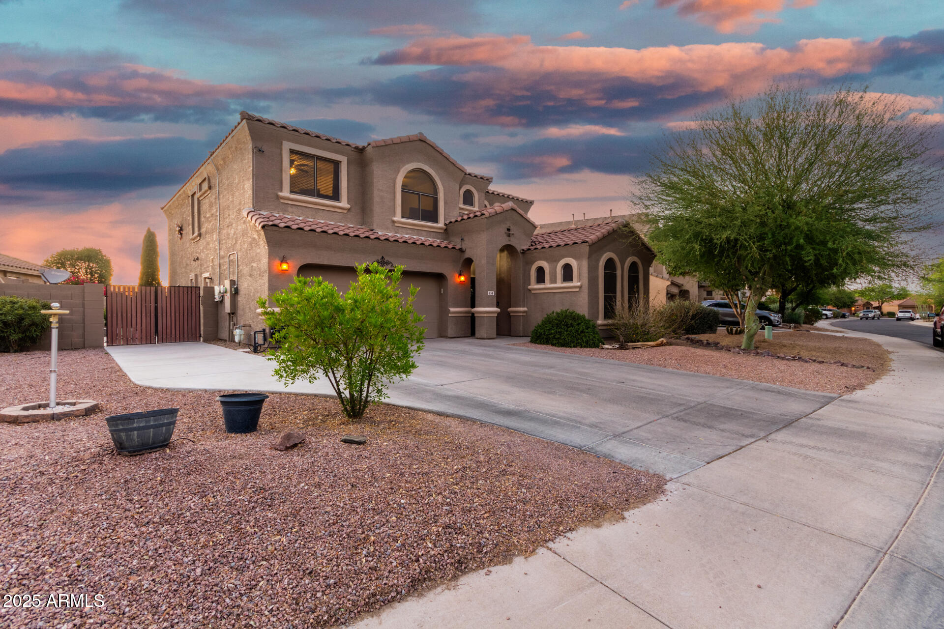 654 E TAYLOR Trail