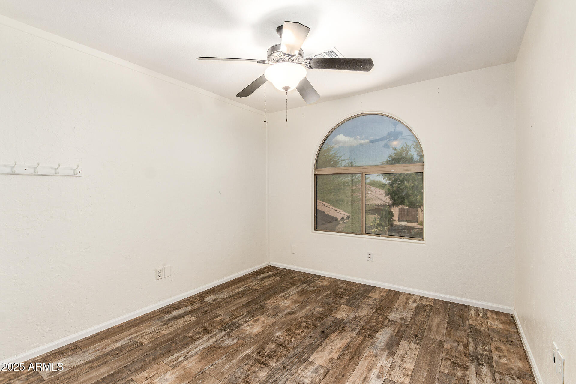 654 E TAYLOR Trail