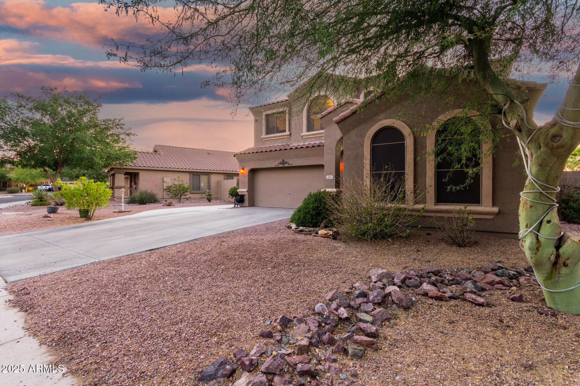 654 E TAYLOR Trail