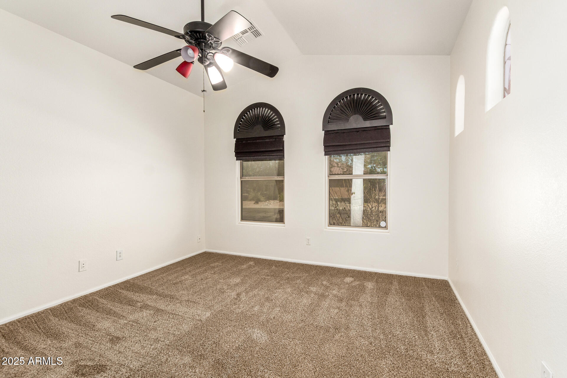654 E TAYLOR Trail