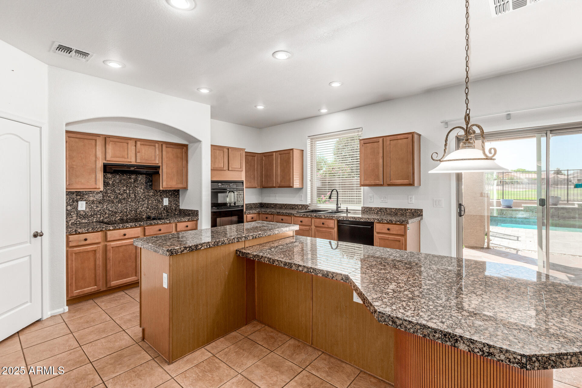 654 E TAYLOR Trail