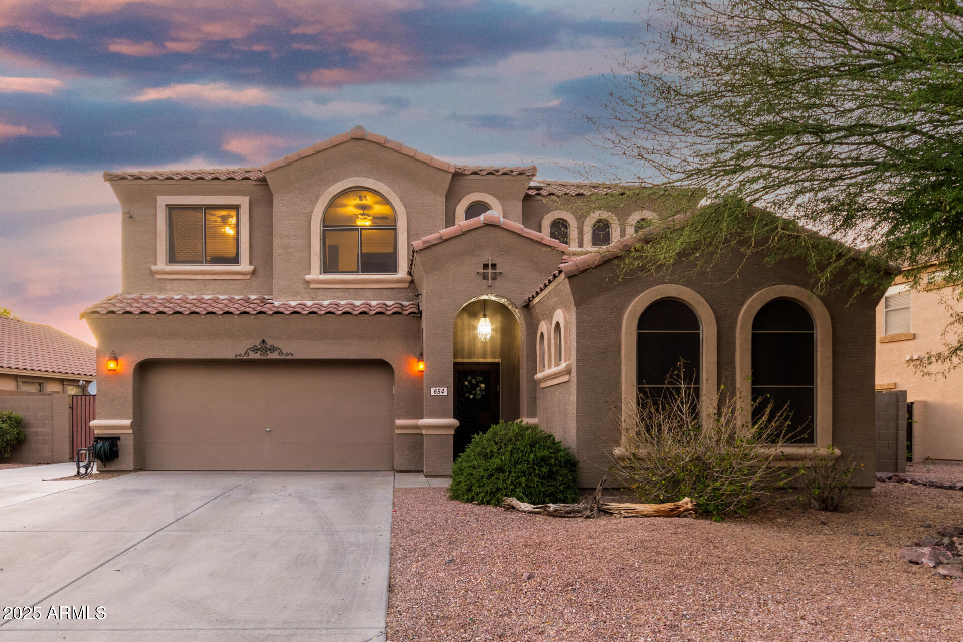 654 E TAYLOR Trail