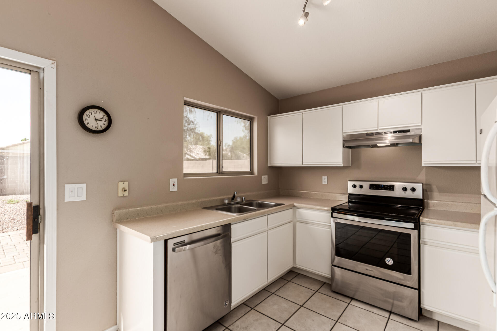 15116 W HONEYSUCKLE Lane