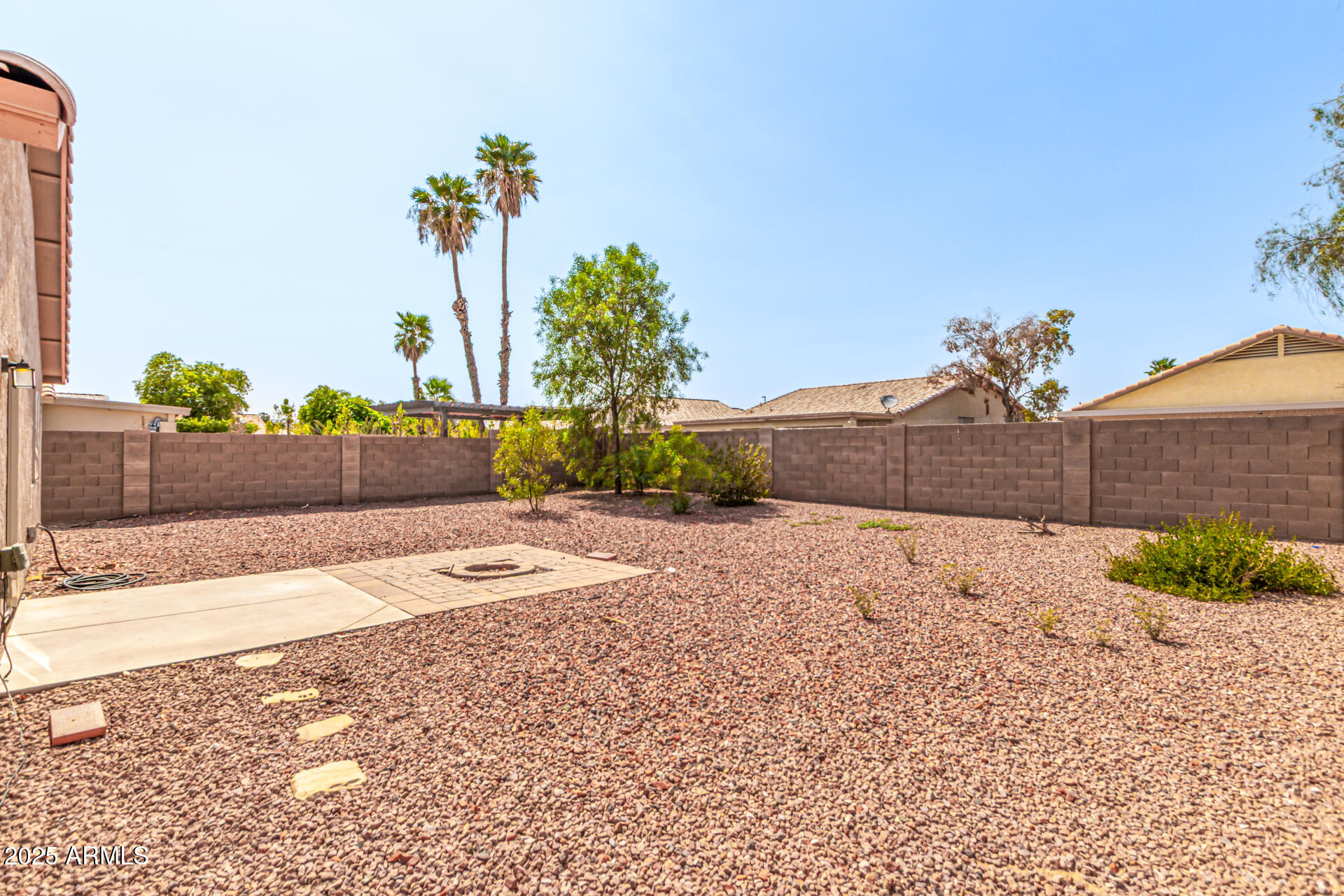 15116 W HONEYSUCKLE Lane