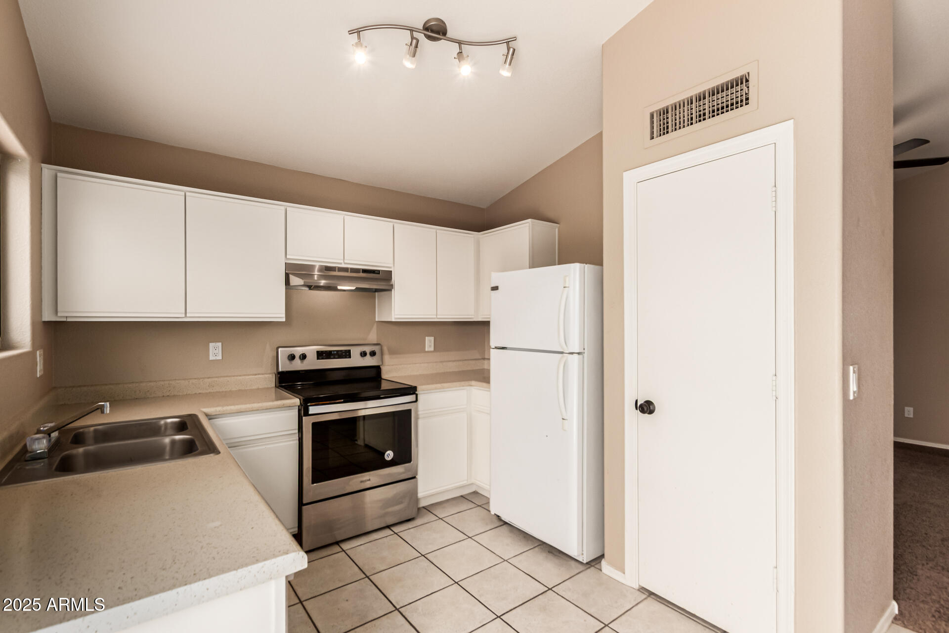 15116 W HONEYSUCKLE Lane