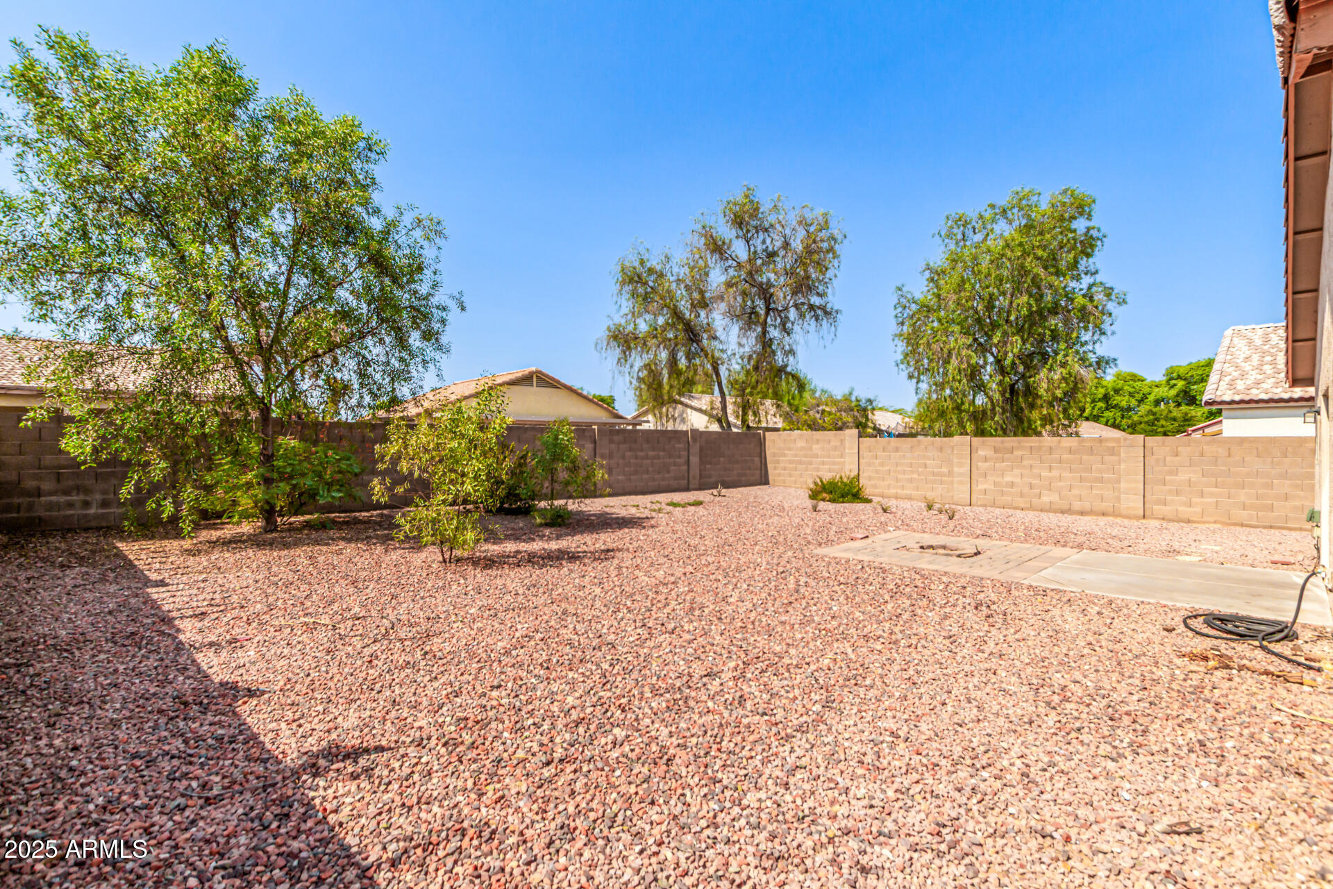 15116 W HONEYSUCKLE Lane