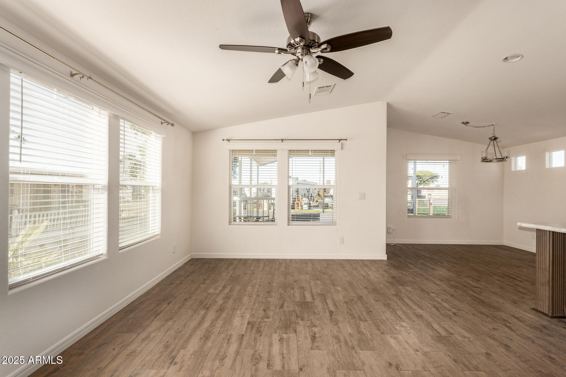 10810 N 91st Avenue, 123