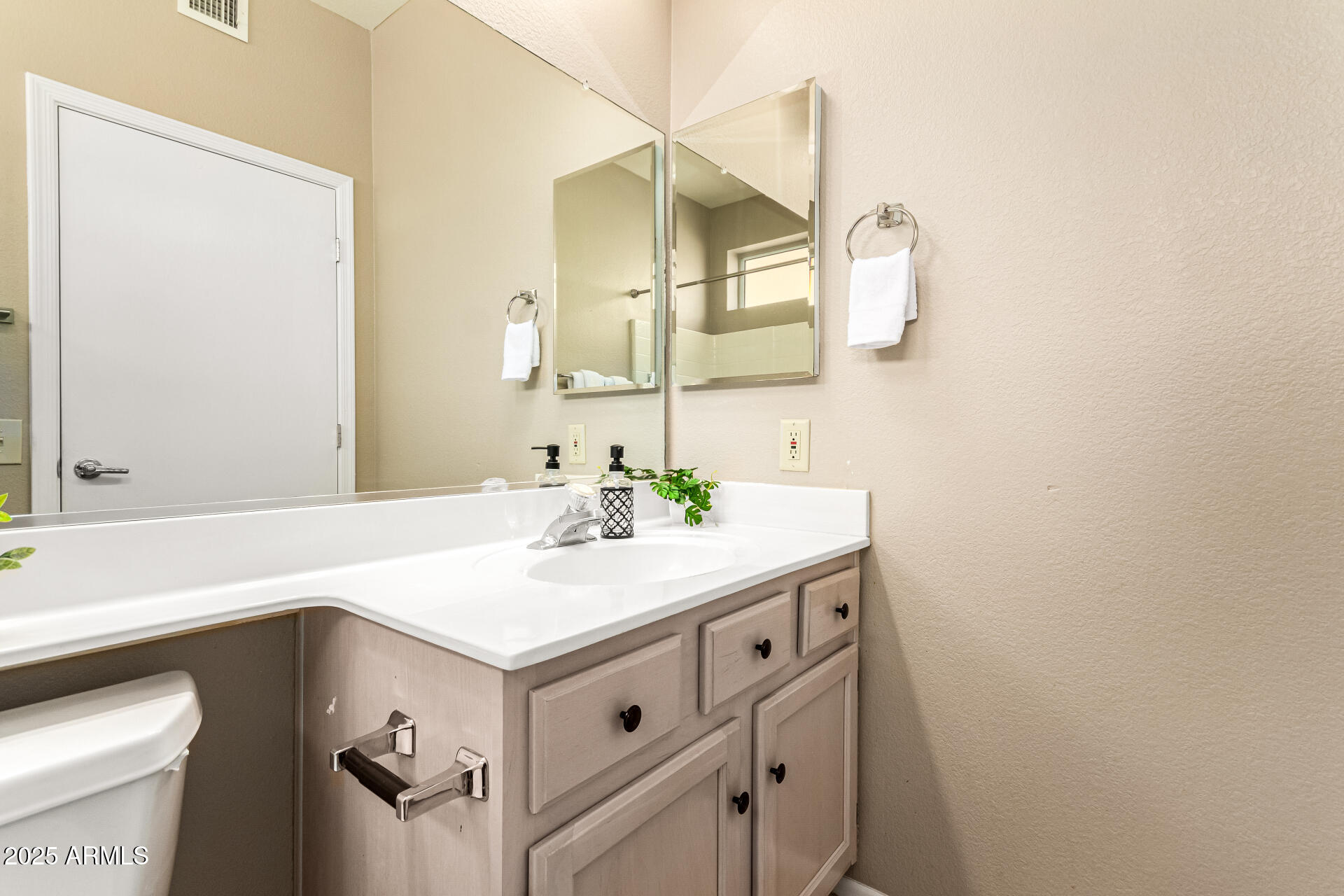 16132 W SENTINEL Drive