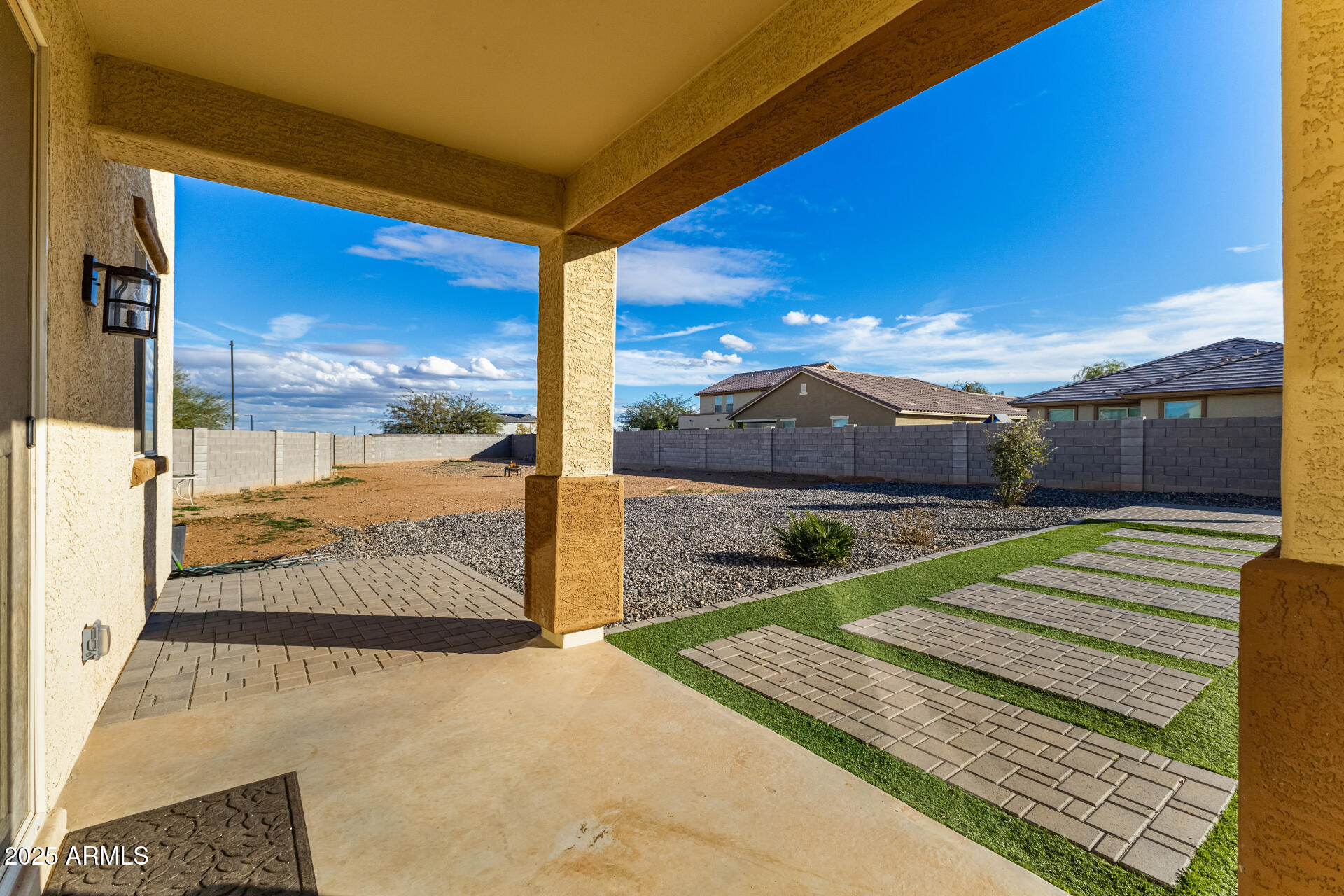 17525 W MONTE LINDO Lane