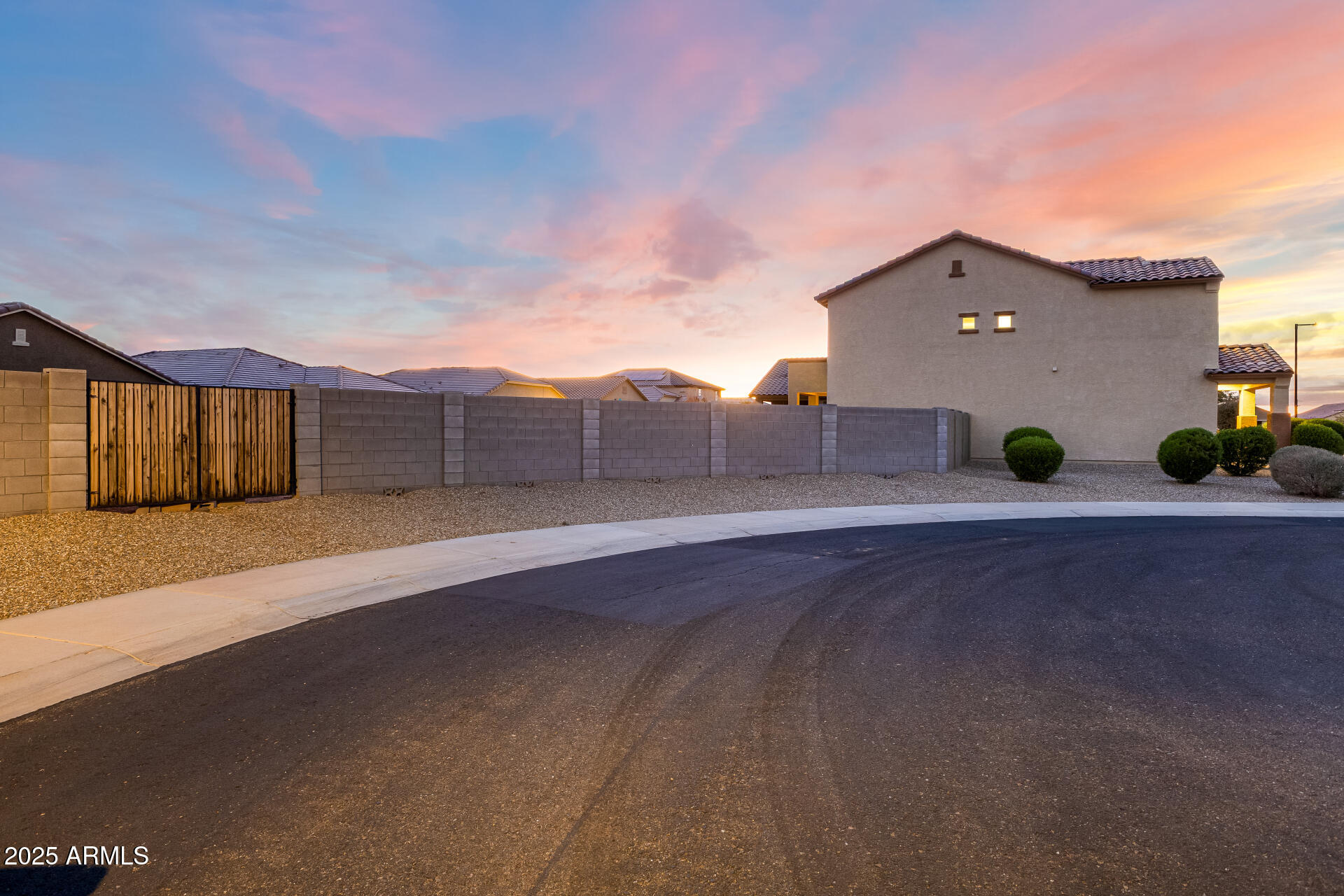 17525 W MONTE LINDO Lane