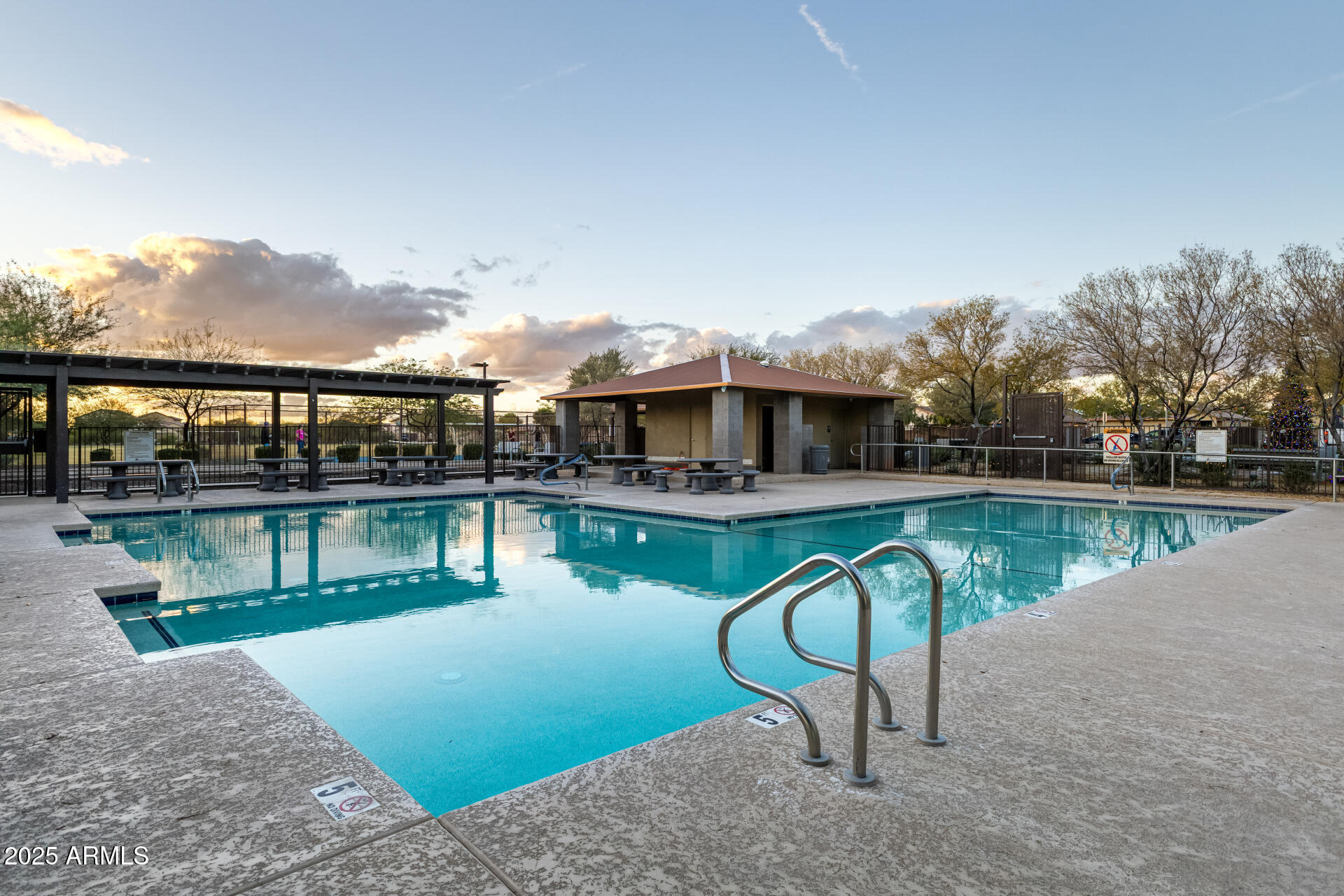 17525 W MONTE LINDO Lane