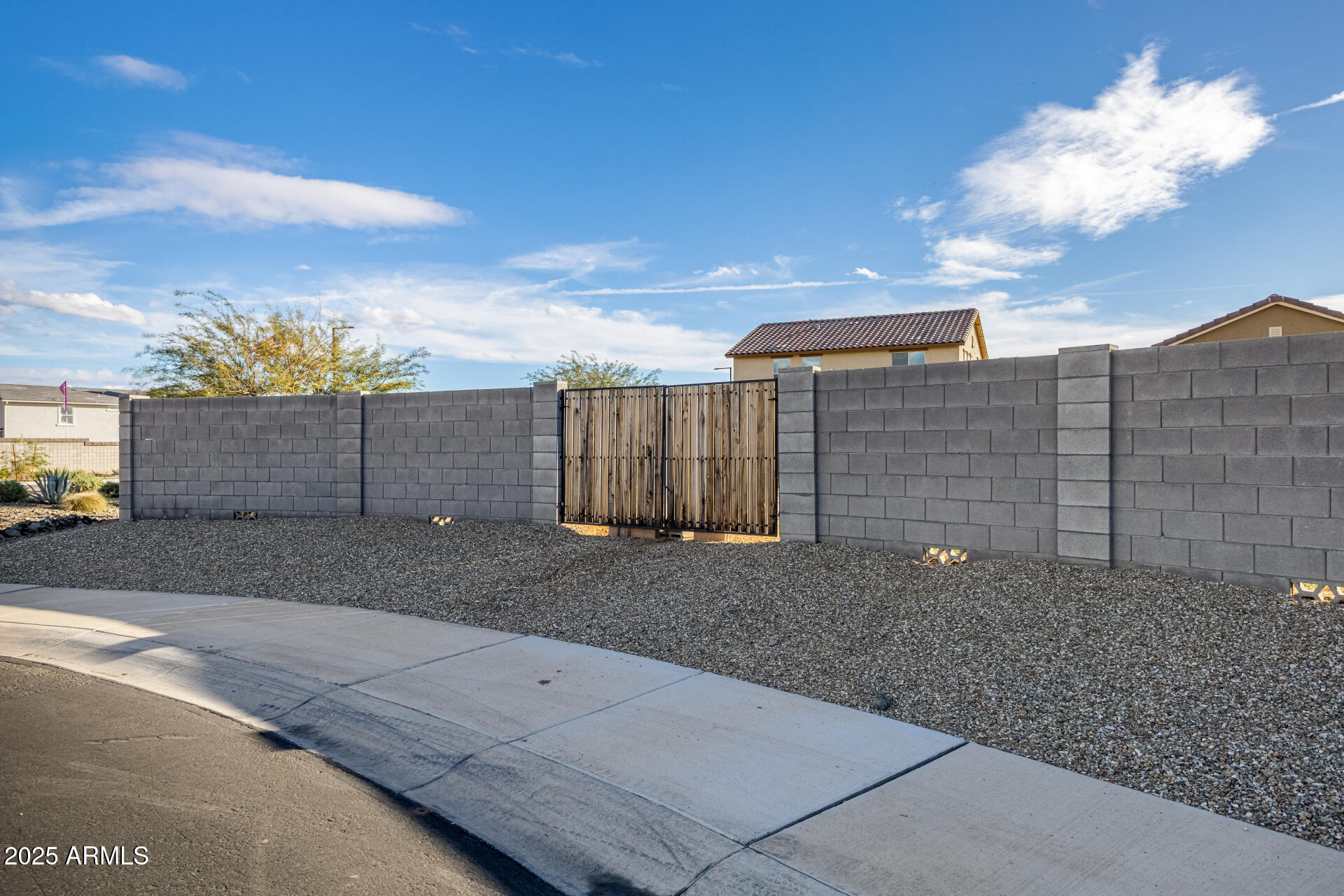 17525 W MONTE LINDO Lane