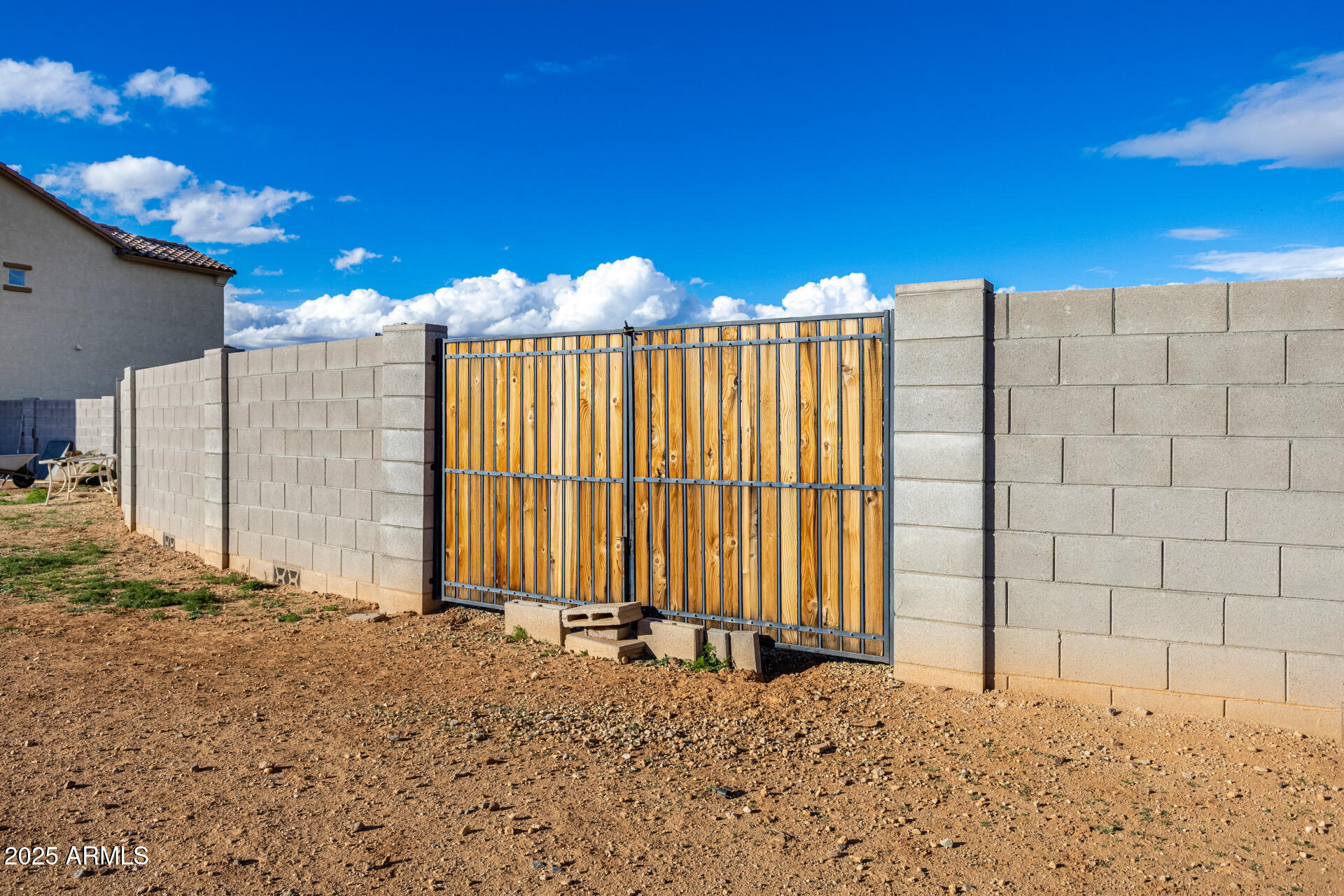 17525 W MONTE LINDO Lane