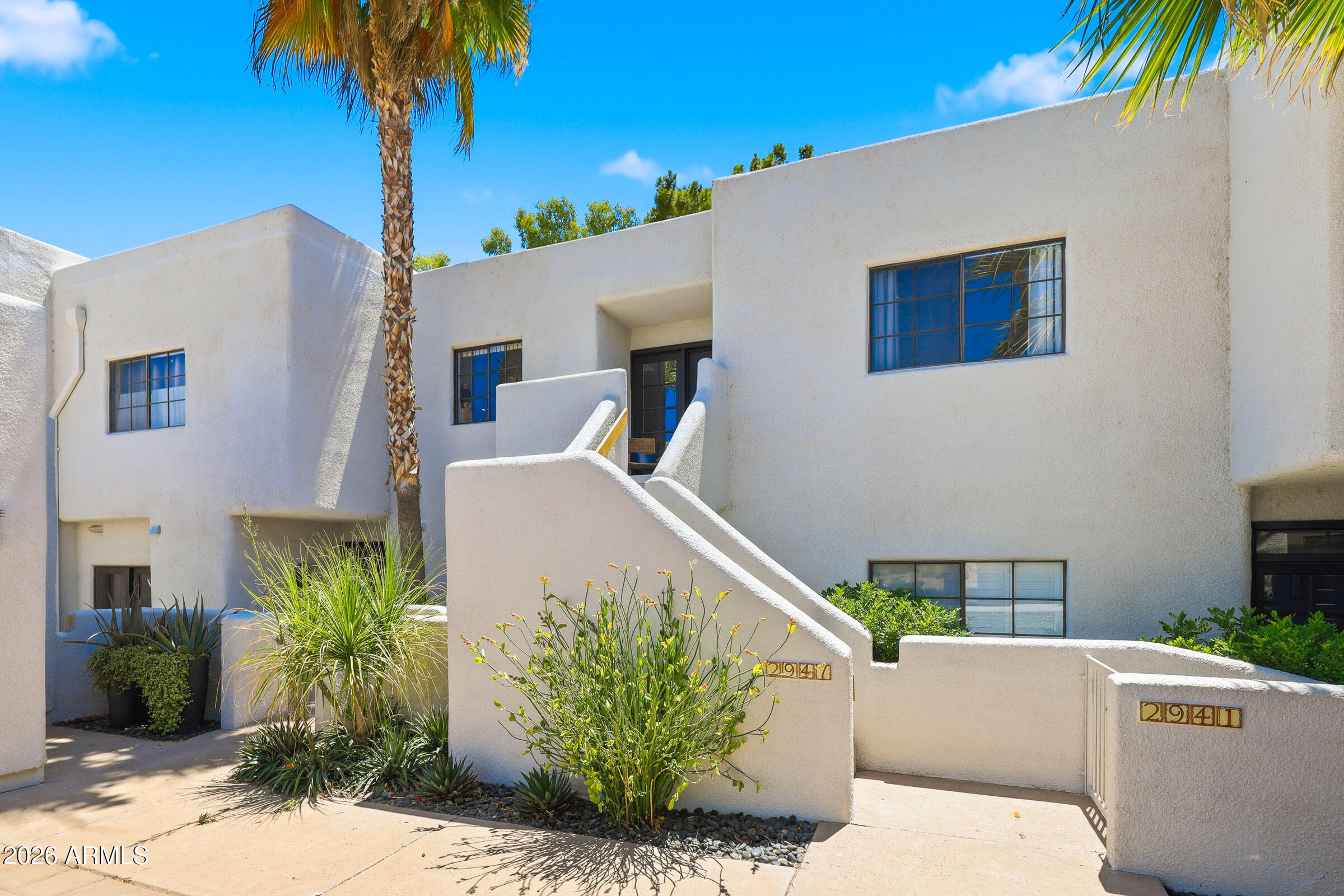 2947 E ROSE Lane