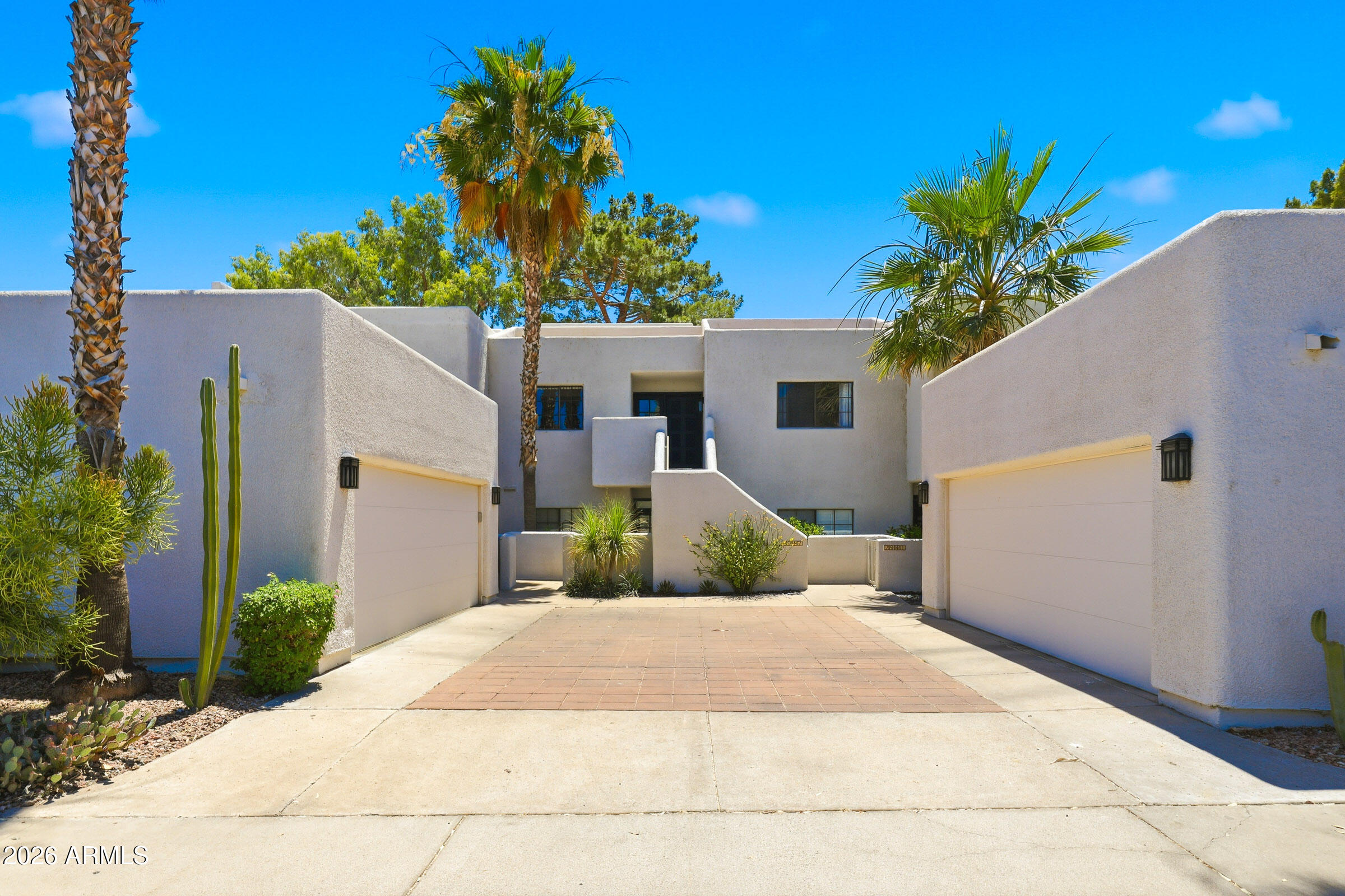 2947 E ROSE Lane