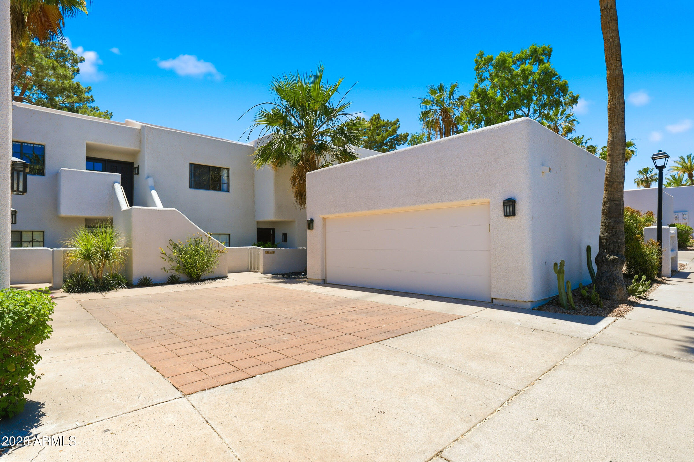 2947 E ROSE Lane