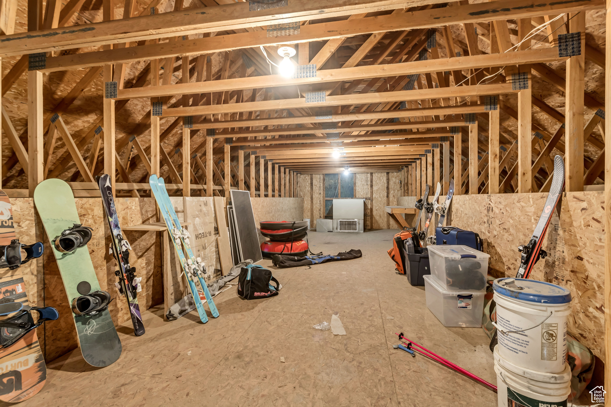705 HAWKS REST DR