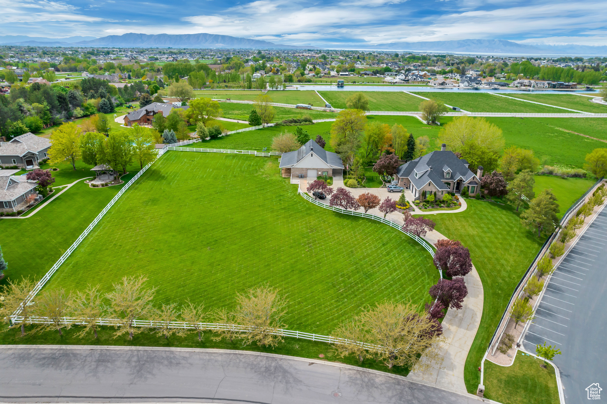 705 HAWKS REST DR