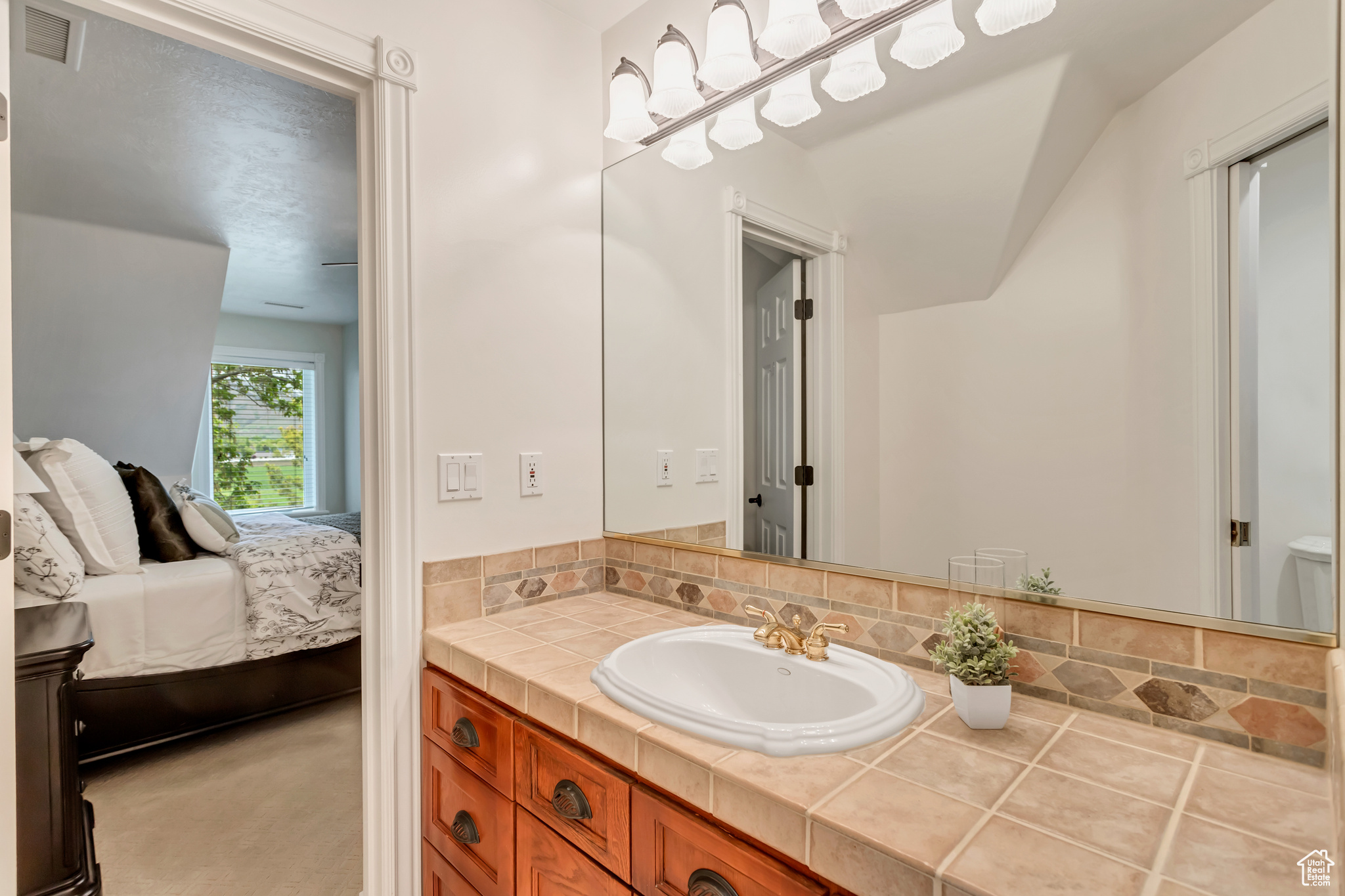 705 HAWKS REST DR