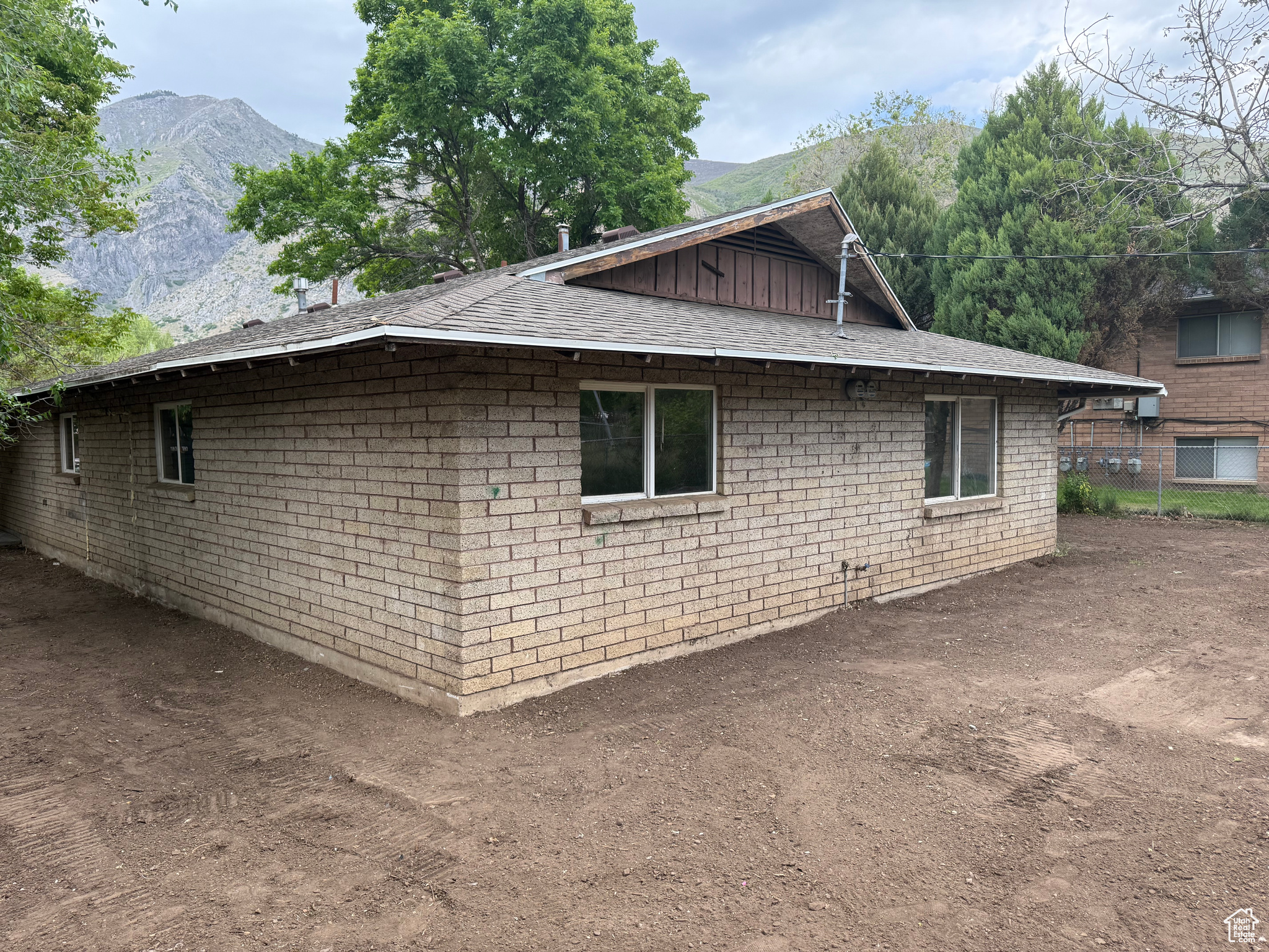 560 E 100 N