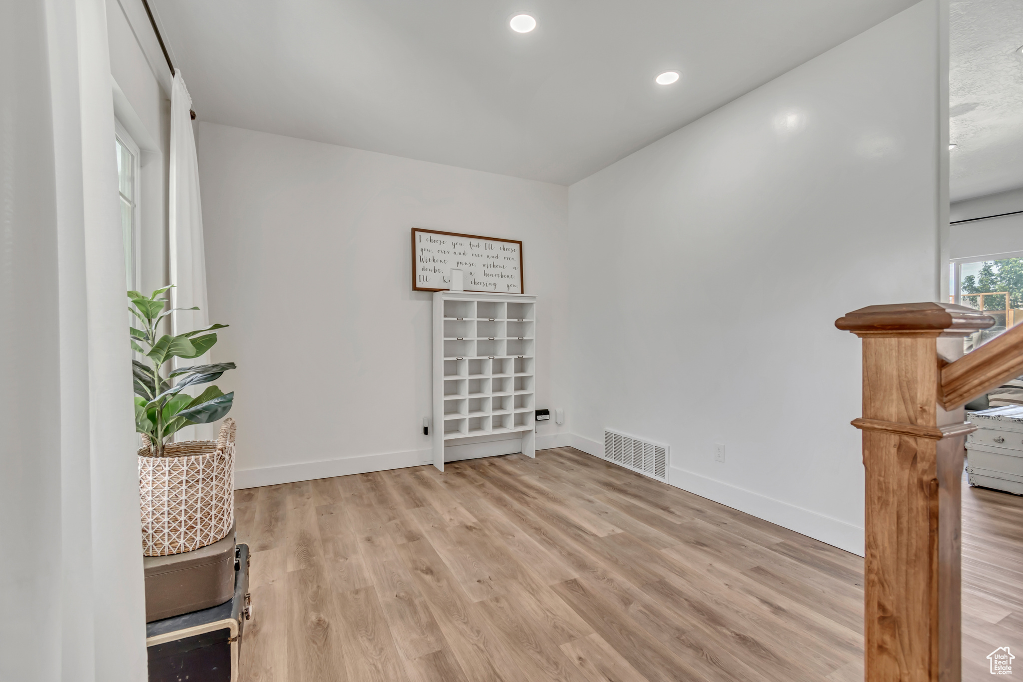 342 W ROYAL LAND DR