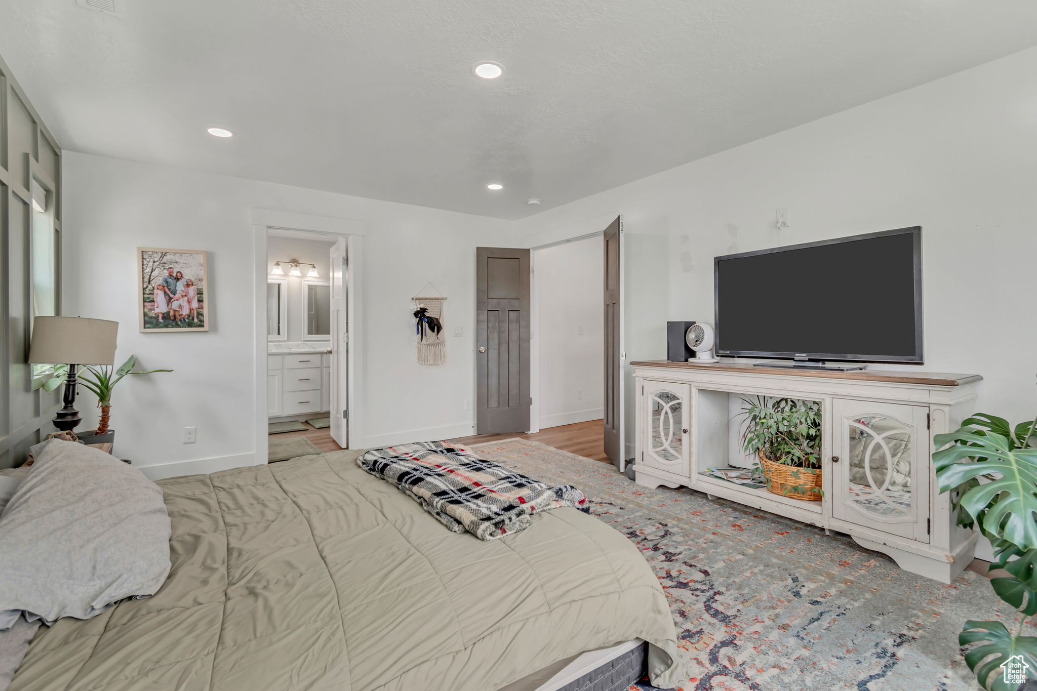 342 W ROYAL LAND DR