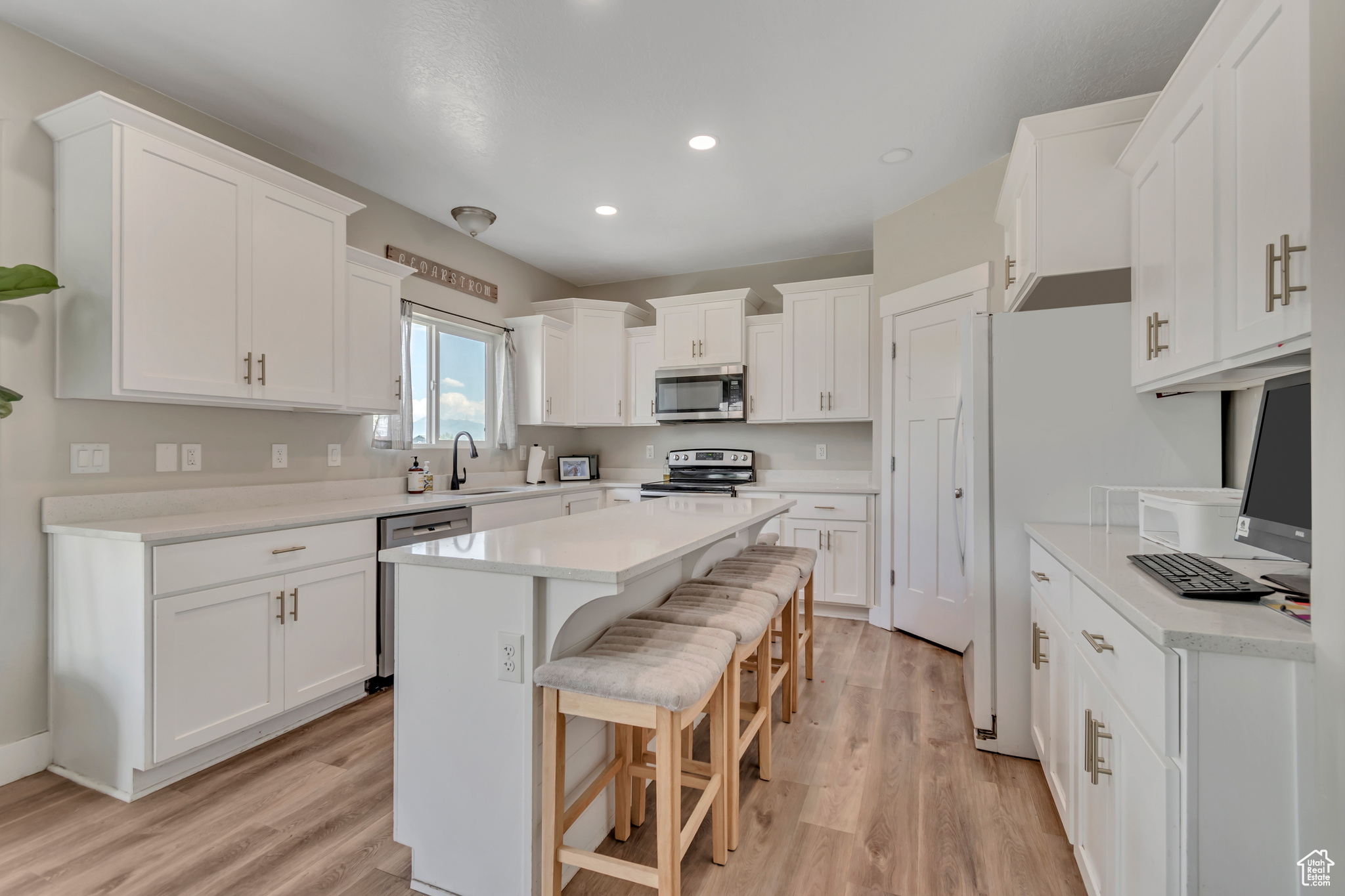 342 W ROYAL LAND DR