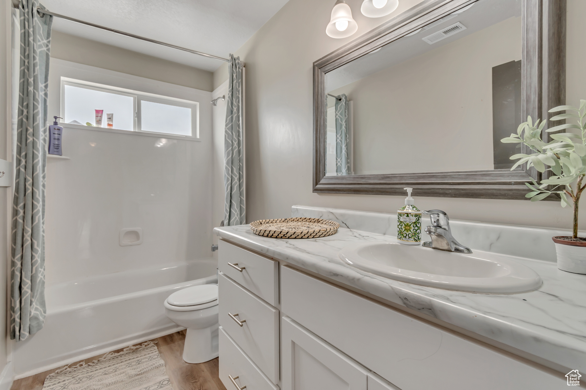 342 W ROYAL LAND DR
