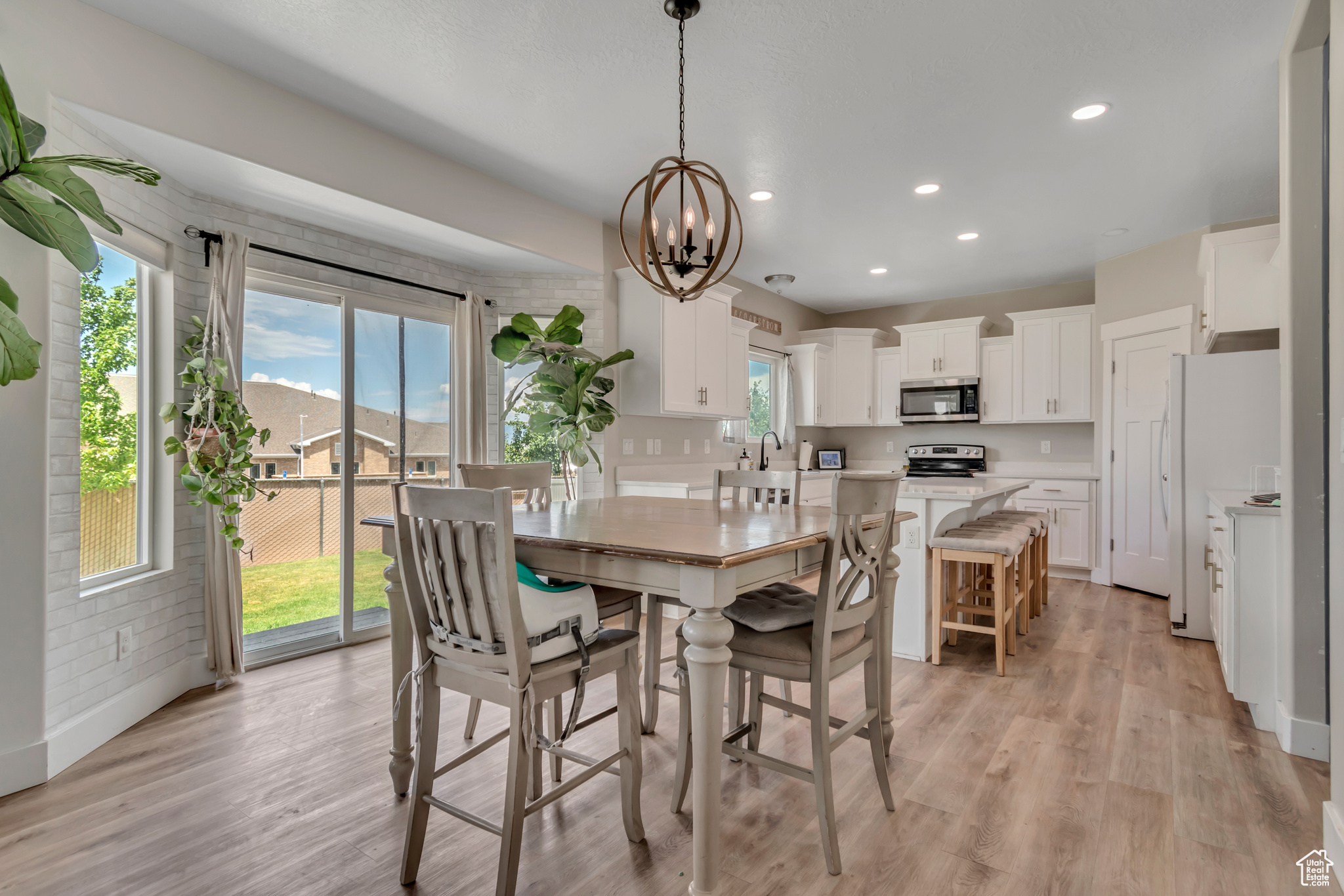 342 W ROYAL LAND DR