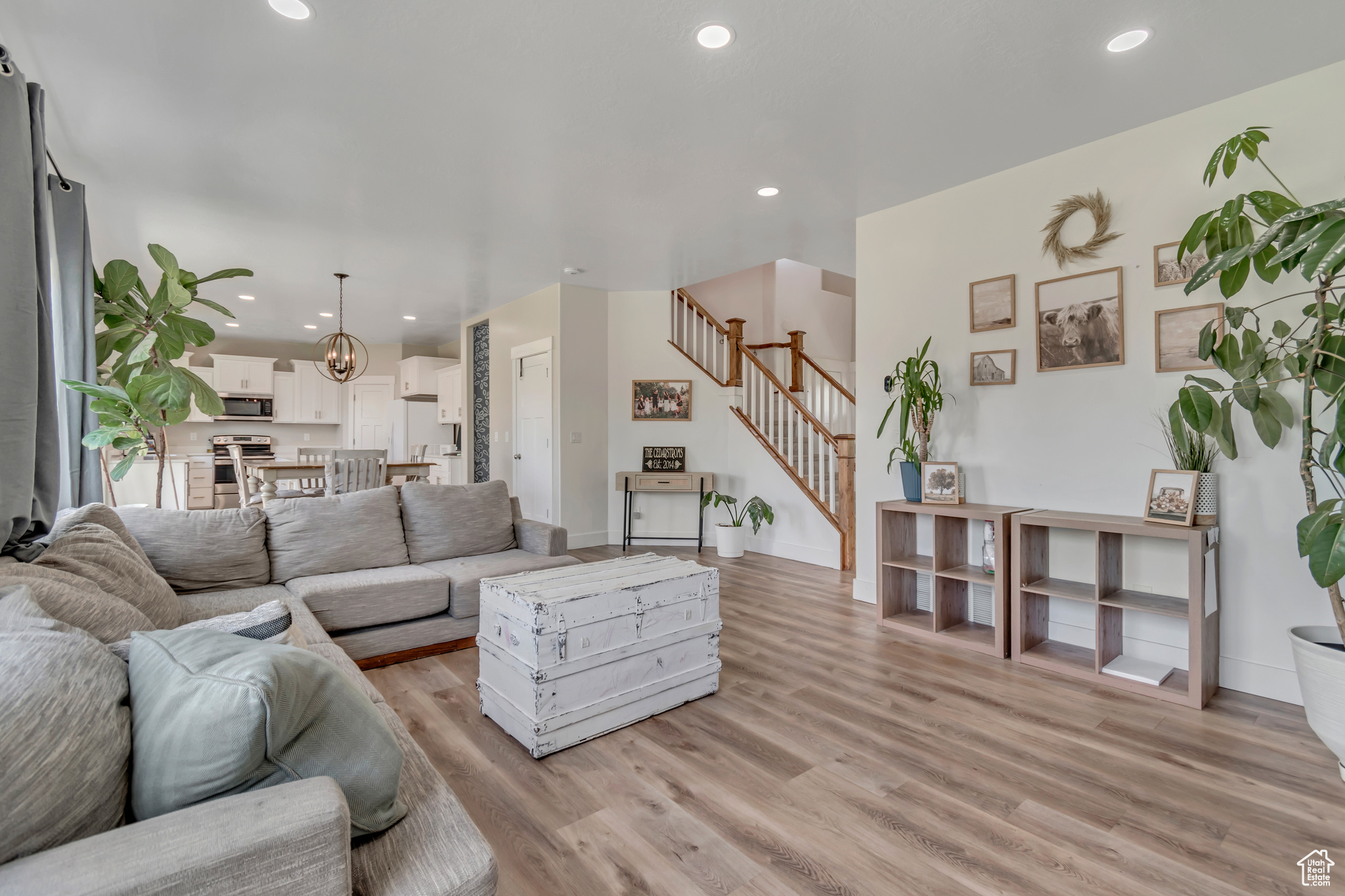 342 W ROYAL LAND DR