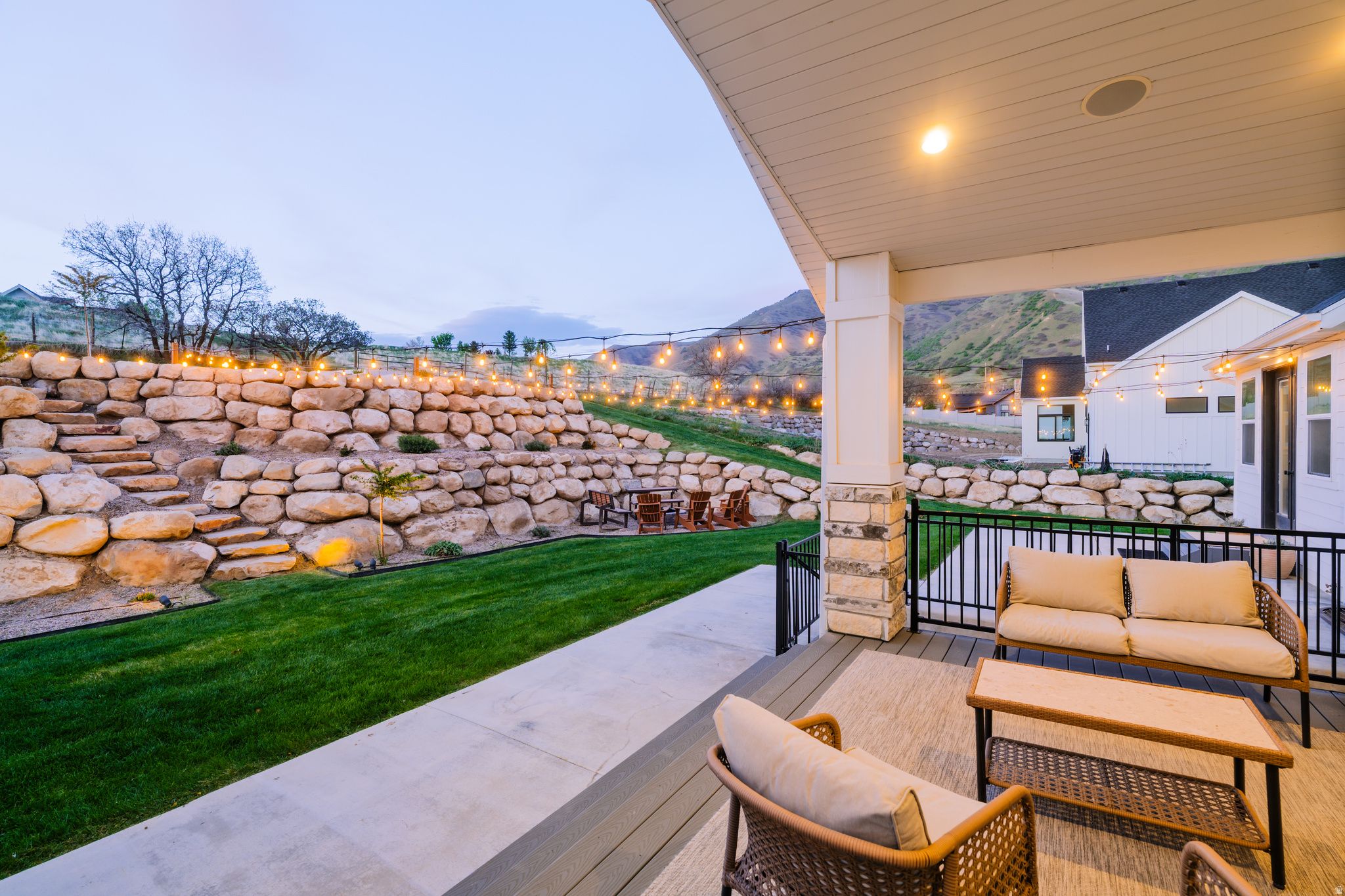 179 E TWIN HOLLOW DR #19