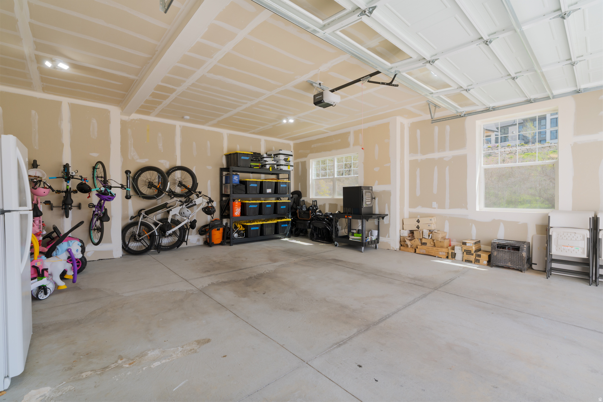 179 E TWIN HOLLOW DR #19