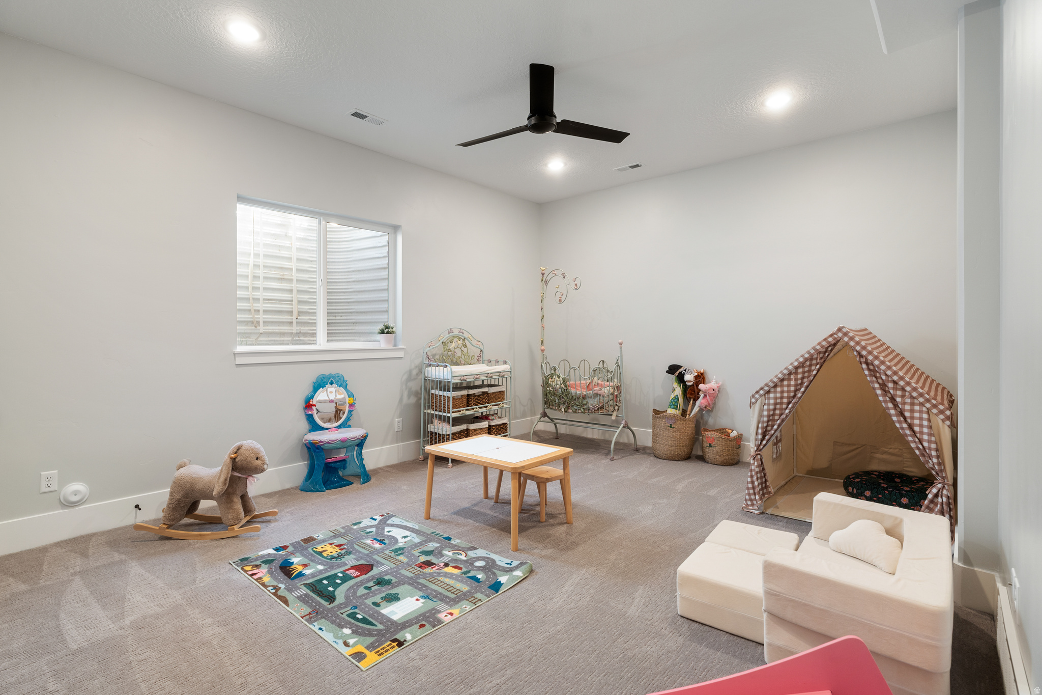 179 E TWIN HOLLOW DR #19