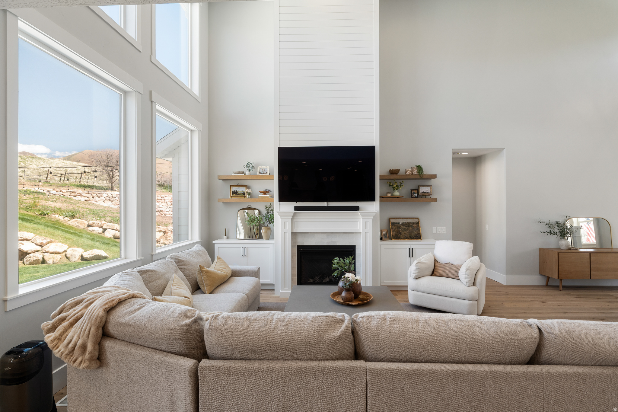 179 E TWIN HOLLOW DR #19