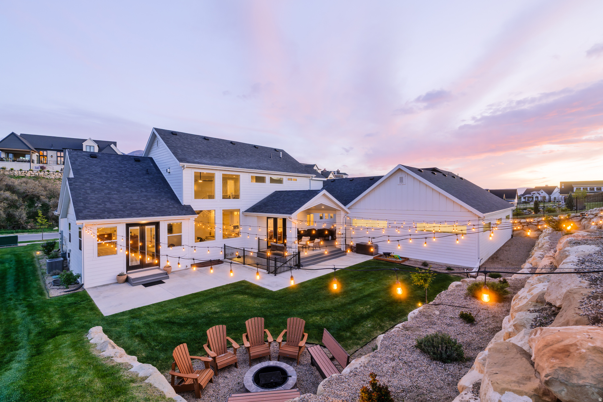 179 E TWIN HOLLOW DR #19