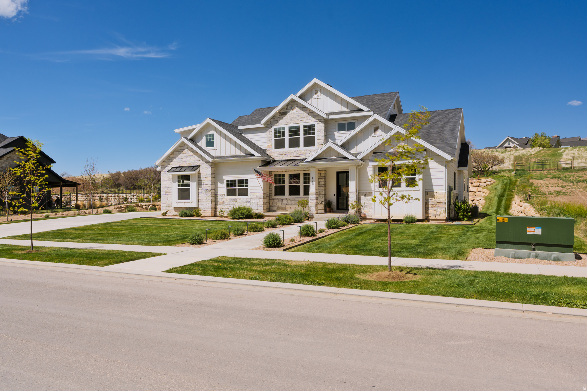 179 E TWIN HOLLOW DR #19