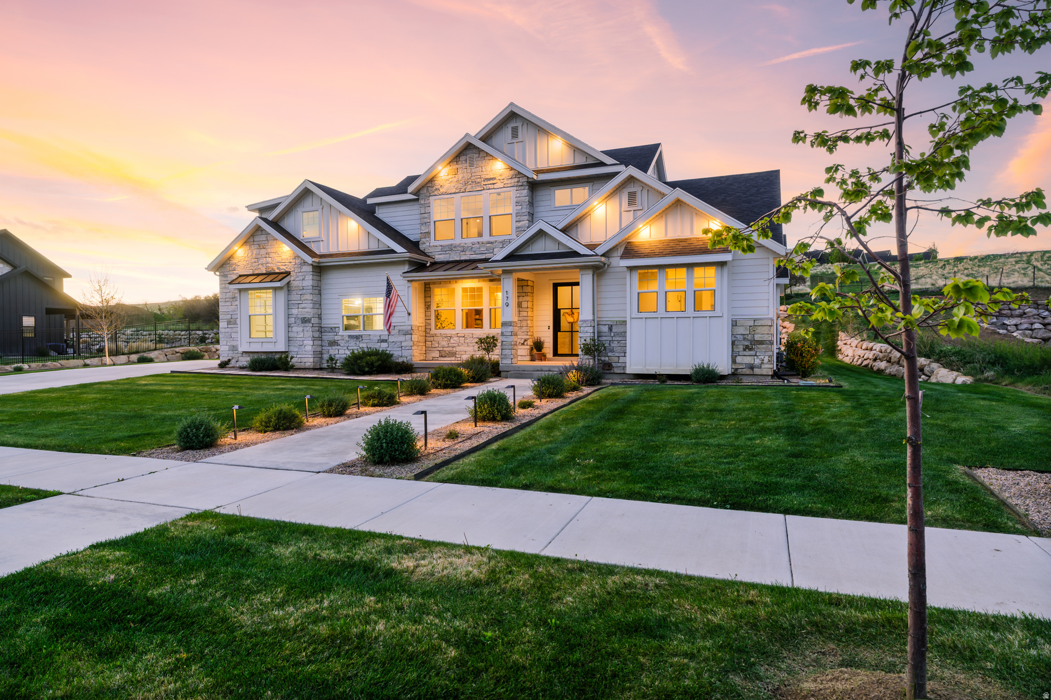 179 E TWIN HOLLOW DR #19