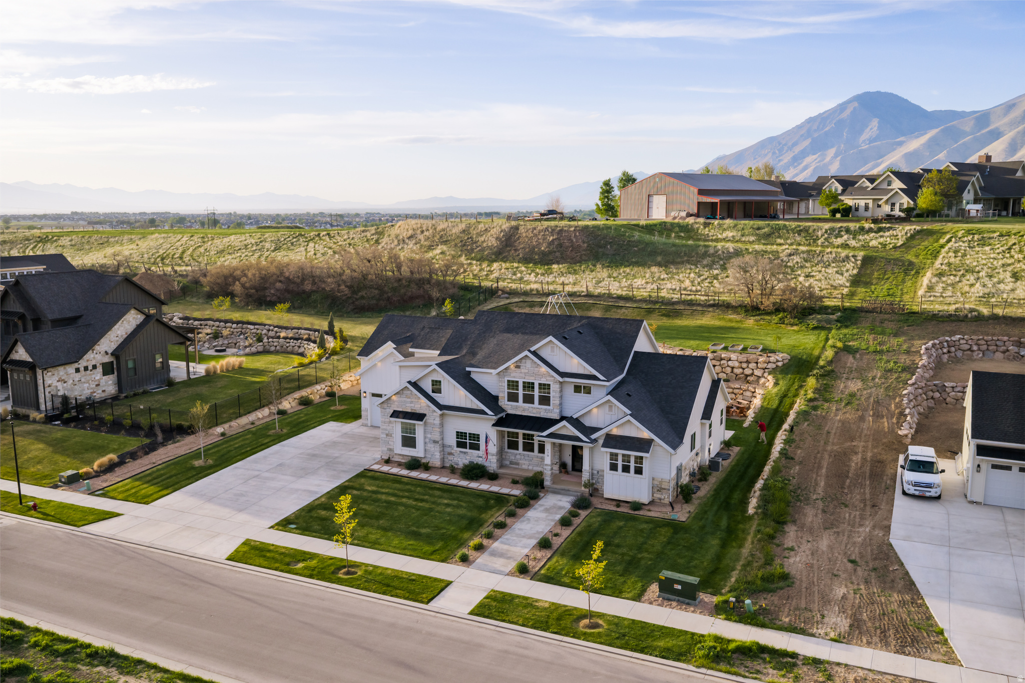 179 E TWIN HOLLOW DR #19