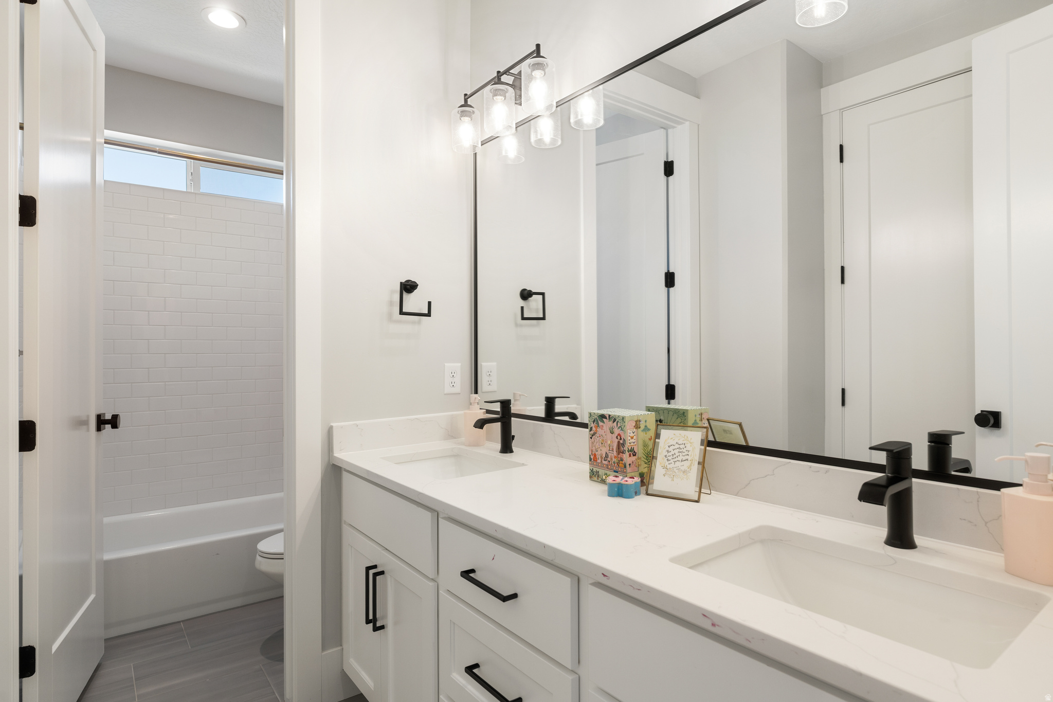 179 E TWIN HOLLOW DR #19