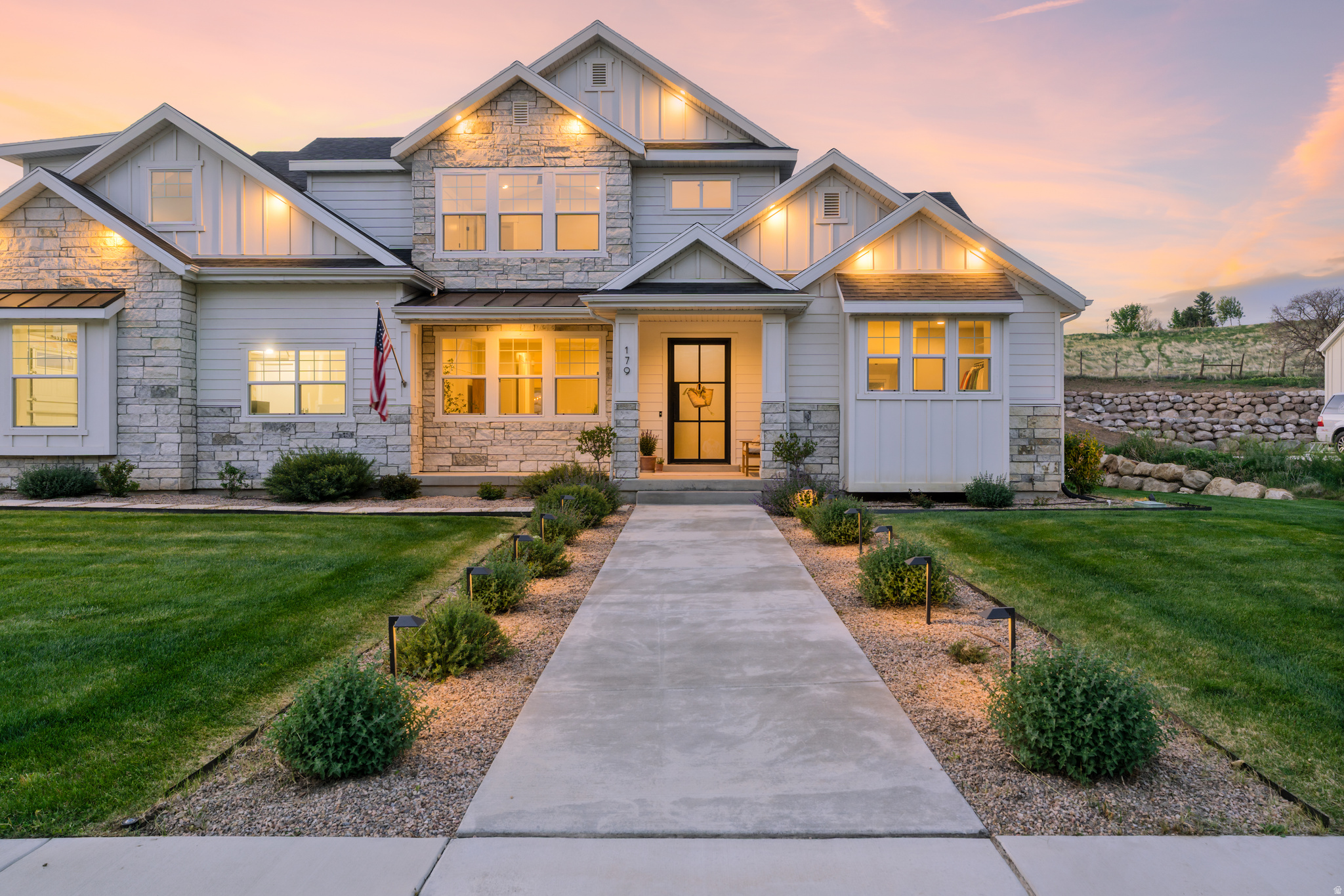 179 E TWIN HOLLOW DR #19