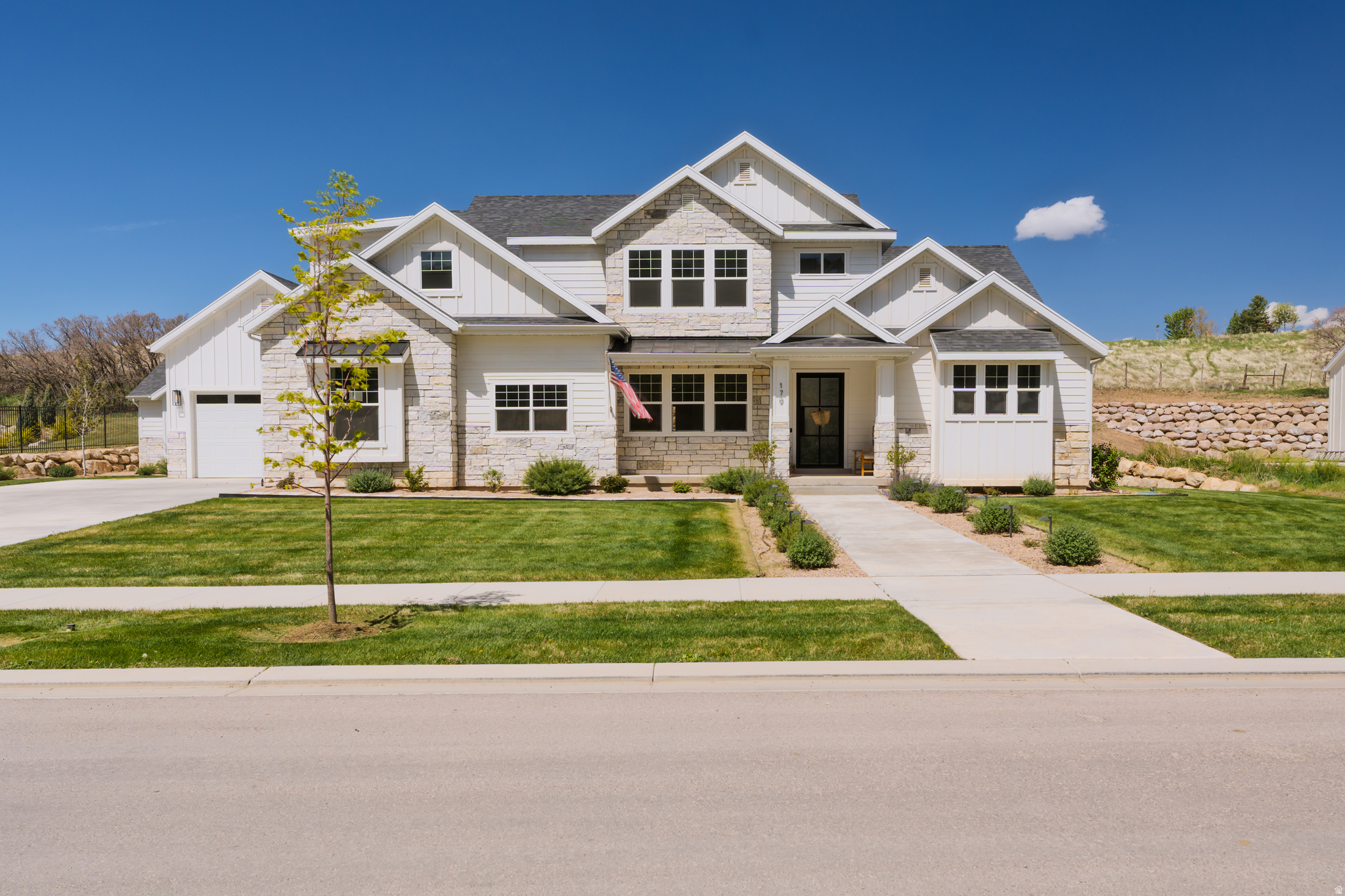 179 E TWIN HOLLOW DR #19