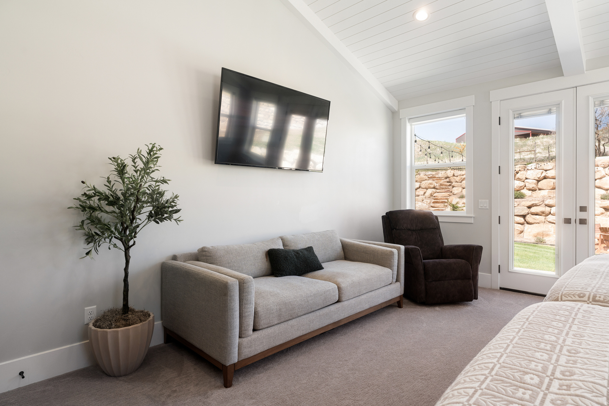 179 E TWIN HOLLOW DR #19