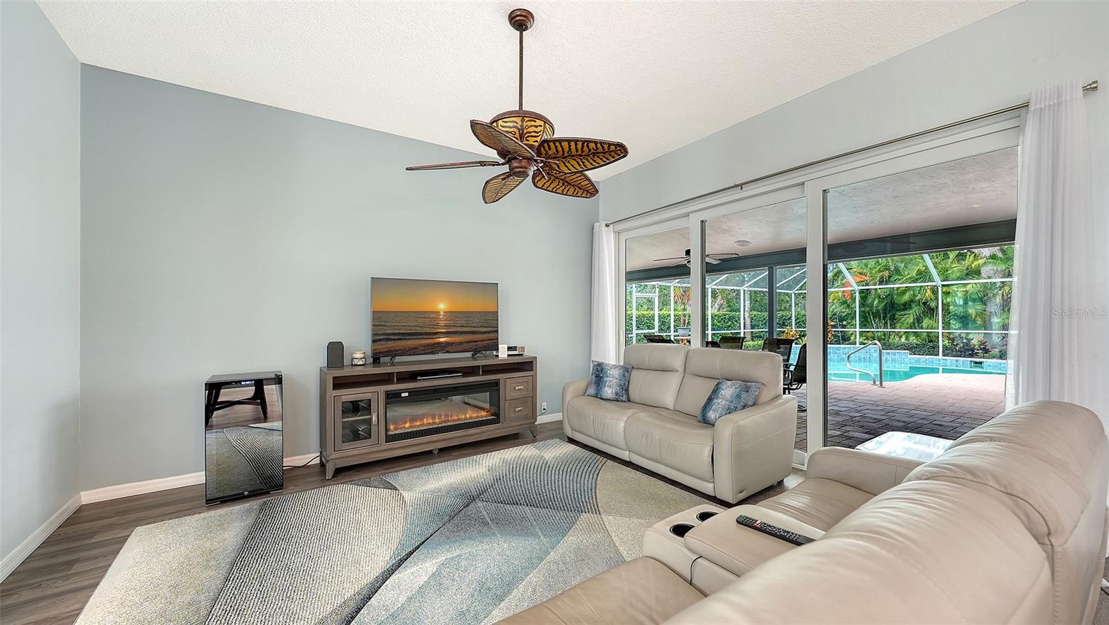 4391 MAPLEWOOD LN