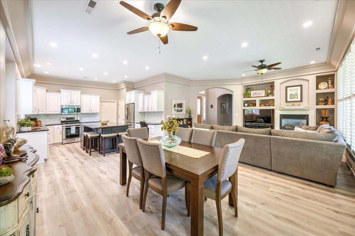 1676 N Sonoran DR