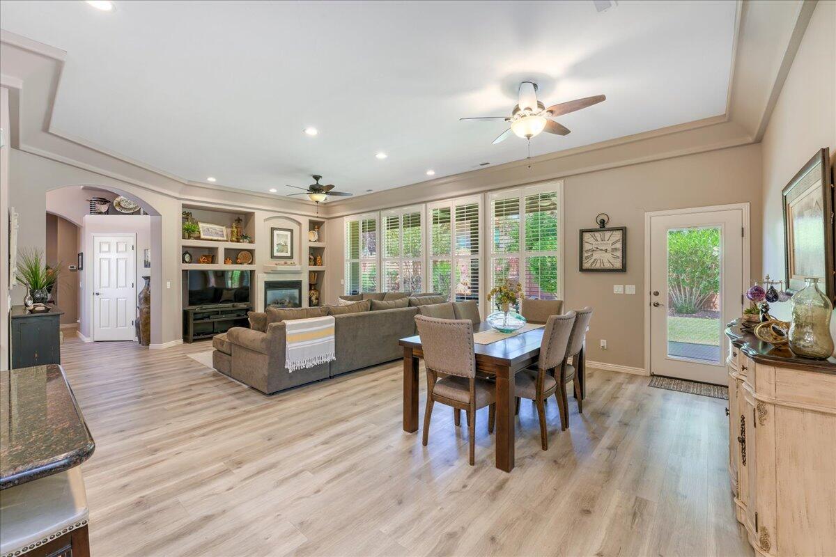 1676 N Sonoran DR